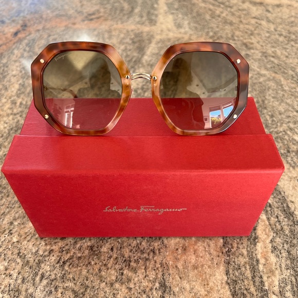 Salvatore Ferragamo Accessories - Salvatore Ferragamo tortoiseshell sunglasses